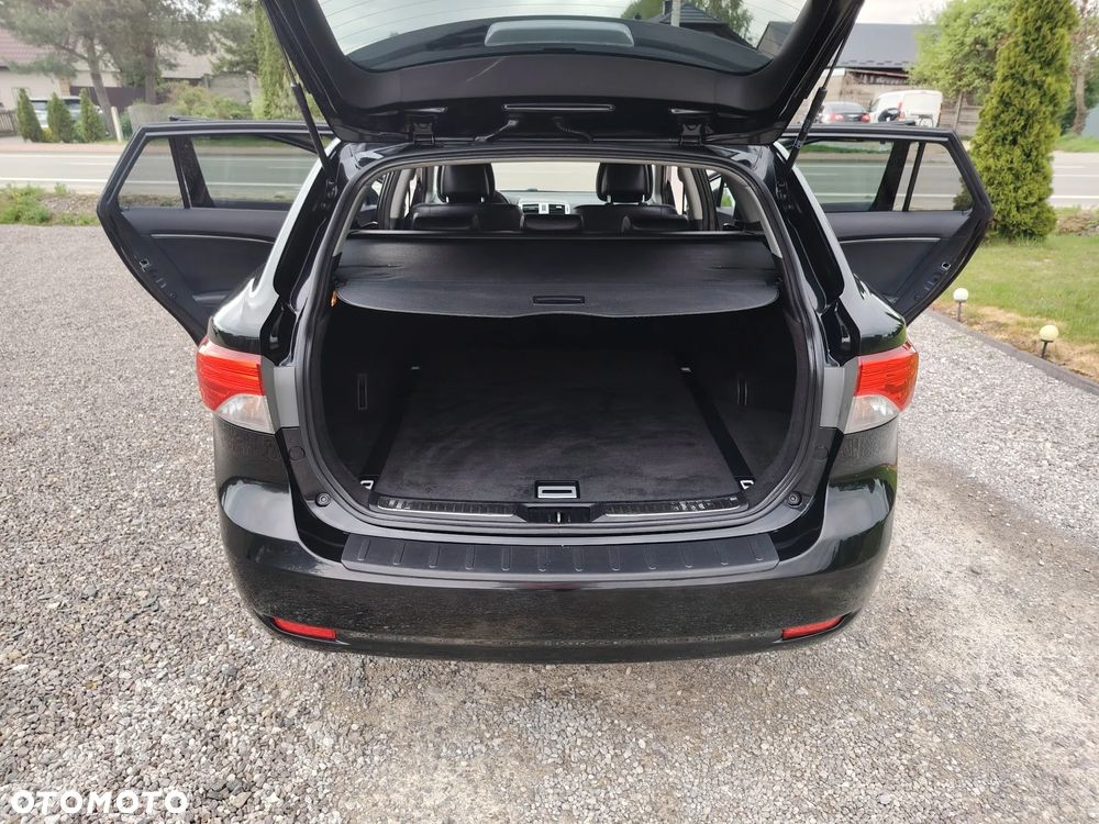 Toyota Avensis 1.8 Comfort - 17