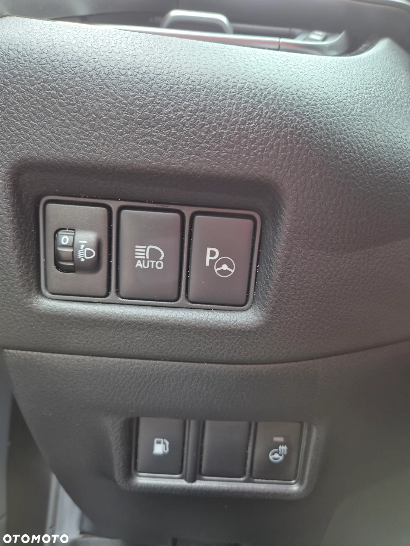 Toyota C-HR 1.8 Hybrid Neon Lime powered by JBL - 11