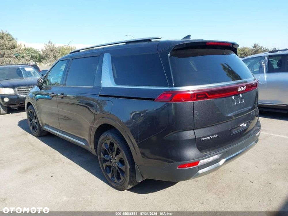 Kia Carnival - 3