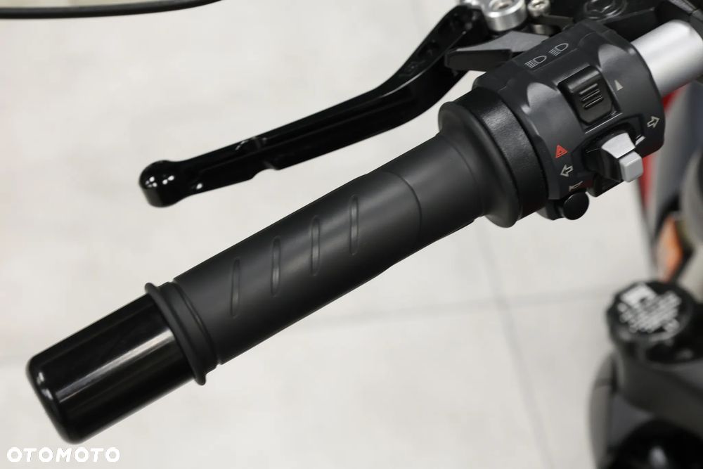 Ducati Monster - 24