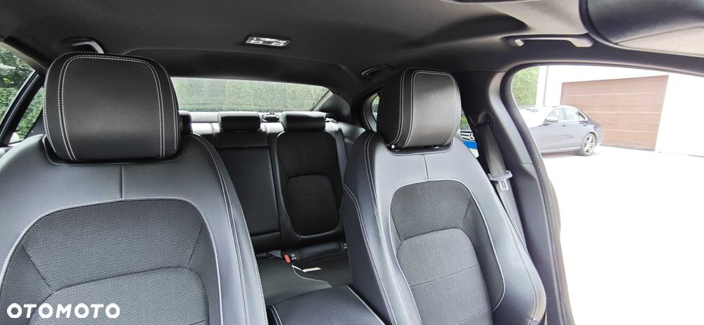Jaguar XE - 10