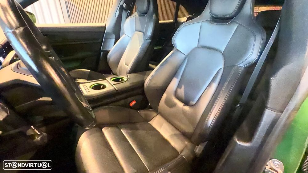 Porsche Taycan Cross Turismo 4S - 24