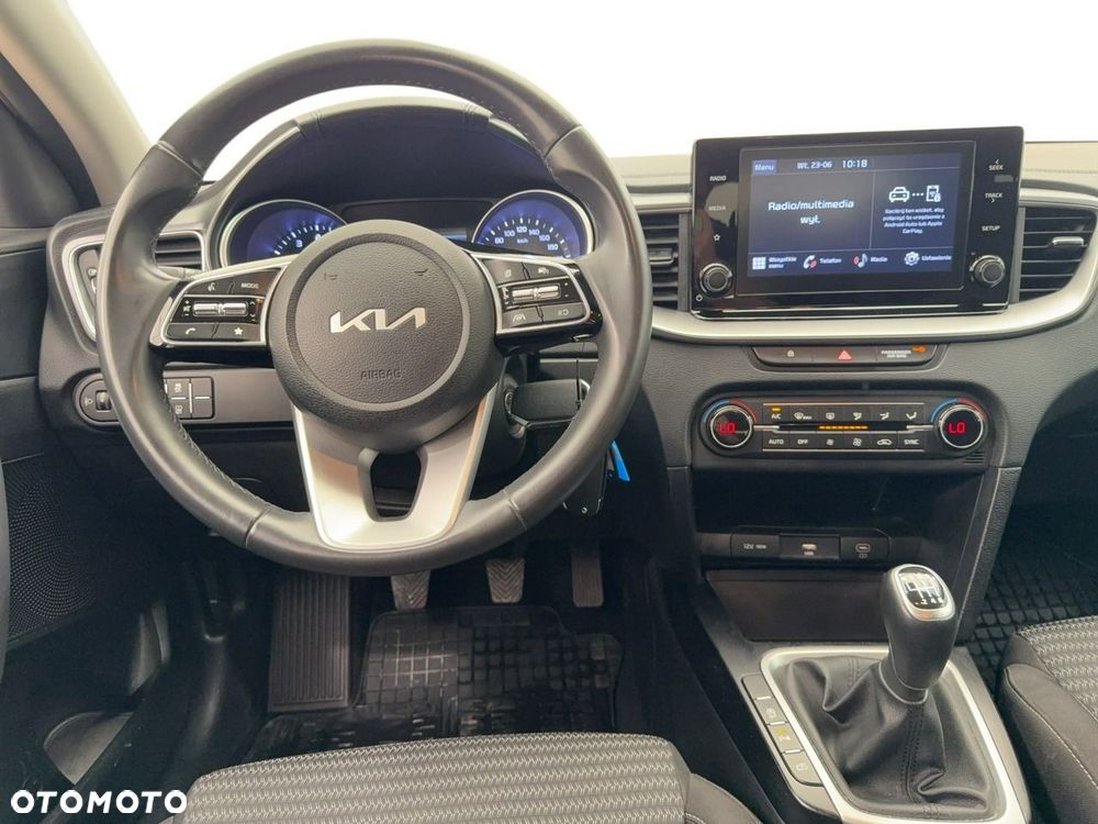 Kia Ceed - 10