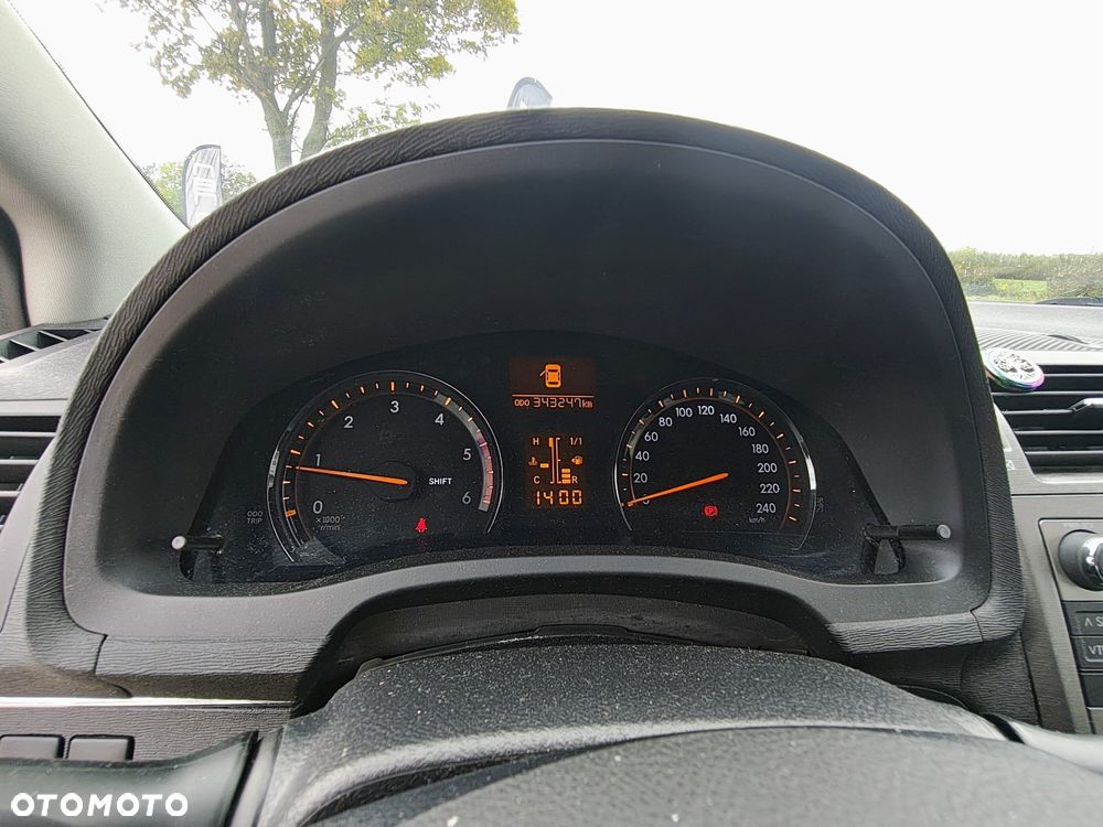 Toyota Avensis - 24