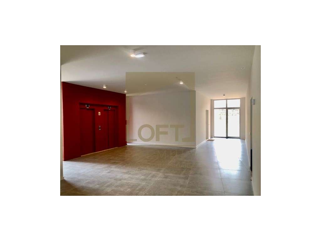 Apartamento T1 com 2 Frentes , Terraço, Totalmente Mobilado e Equip... - Grande imagem: 5/32