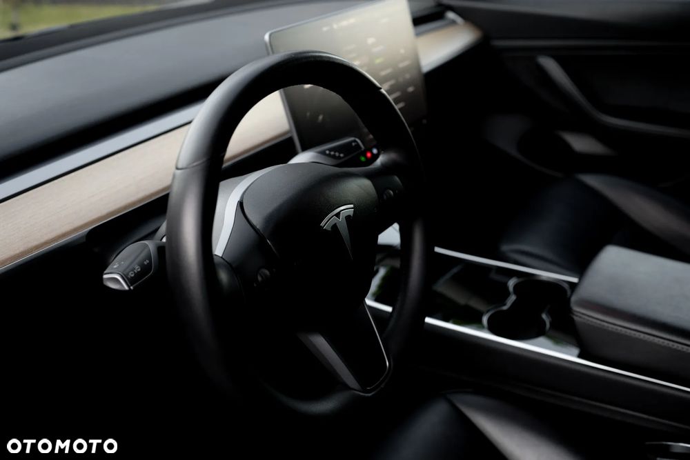 Tesla Model 3 - 32
