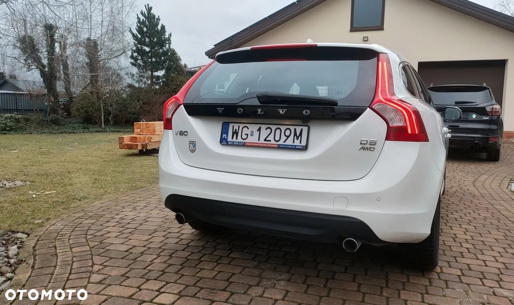 Volvo V60 D5 AWD Geartronic Momentum - 8