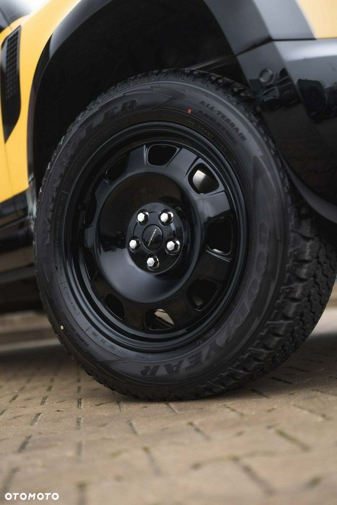 Land Rover Defender - 11