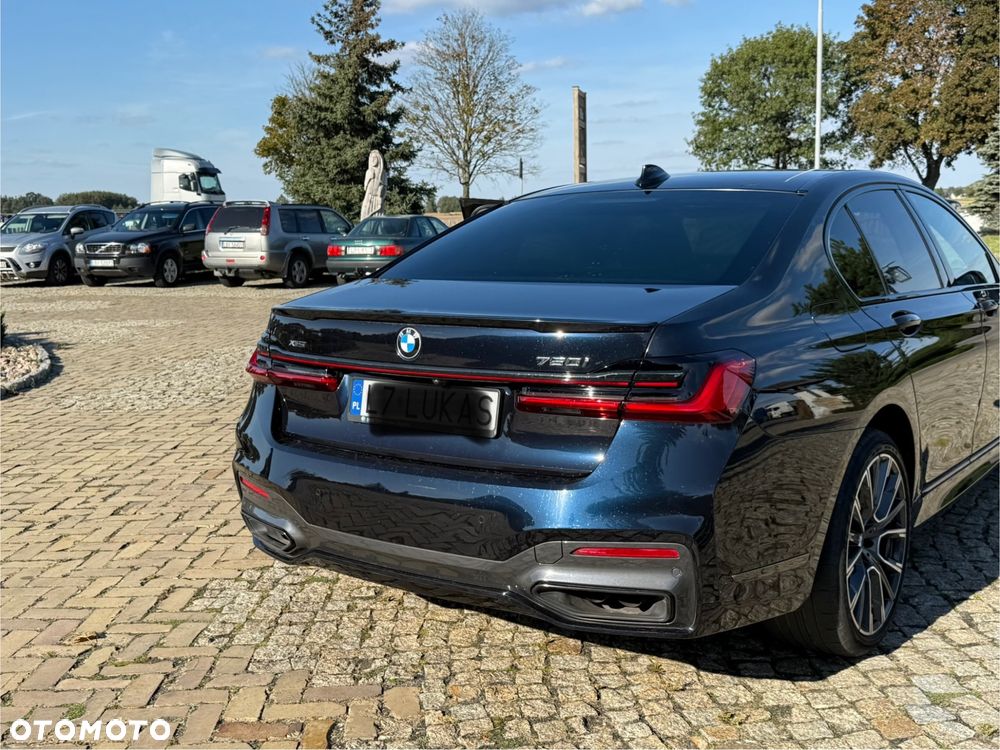 BMW Seria 7 750i xDrive sport - 12