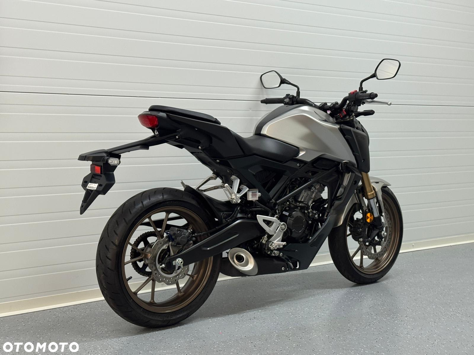 Honda CB - 8