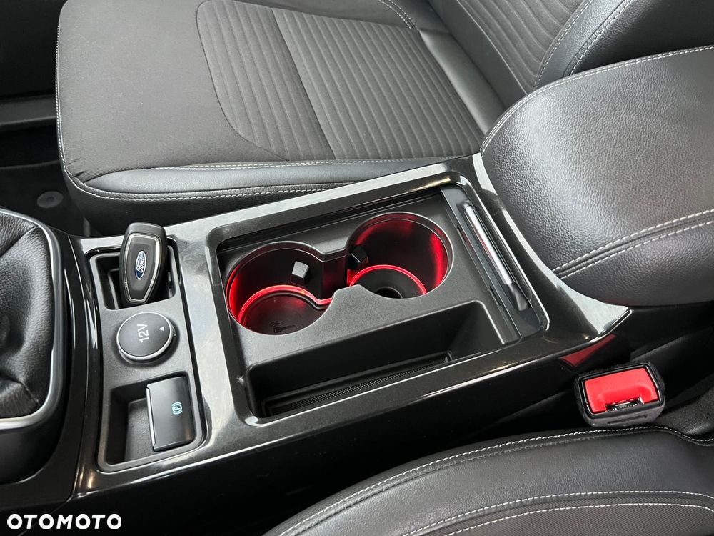 Ford Kuga - 38