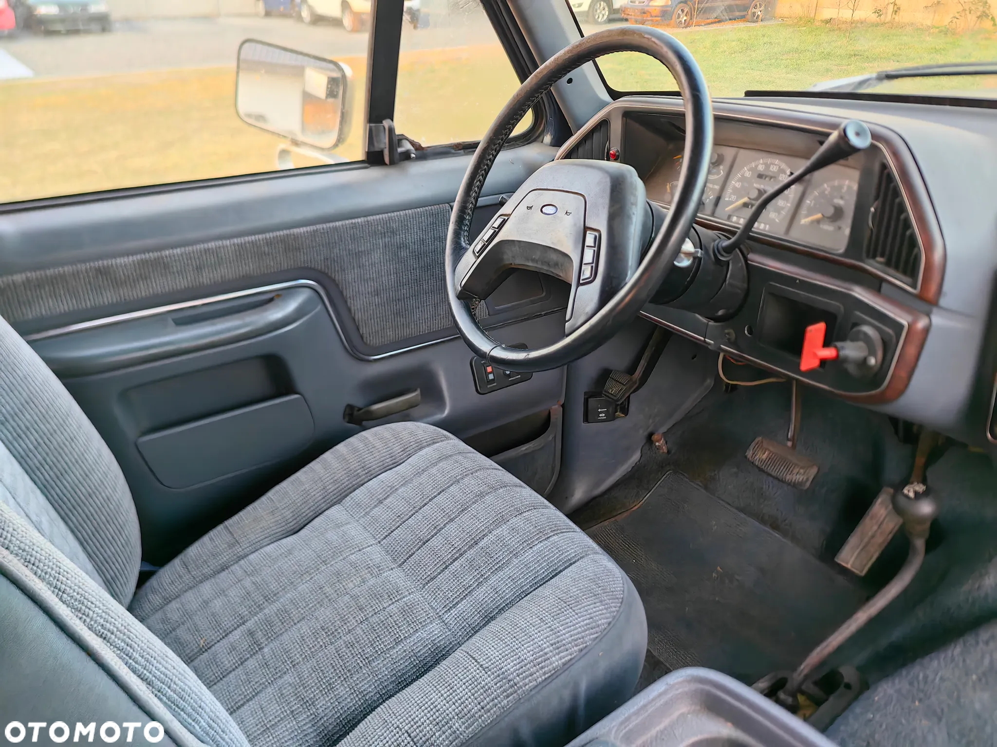 Ford Bronco - 8