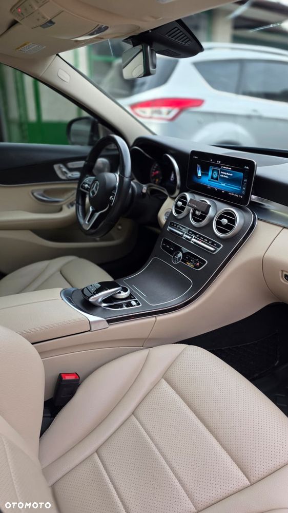 Mercedes-Benz Klasa C 300 4Matic 9G-TRONIC AMG Line - 4