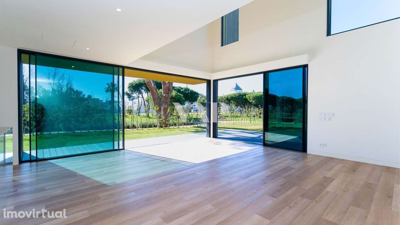 Moradia 2 quartos de canto e com piscina privada em zona central, Vila - Grande imagem: 2/31