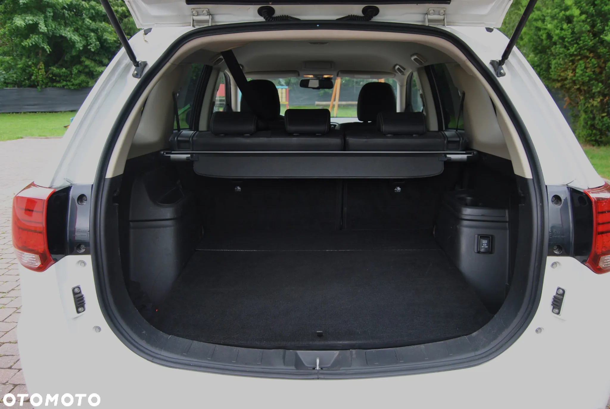 Mitsubishi Outlander 2.0 4WD Plug-In Hybrid Top - 13
