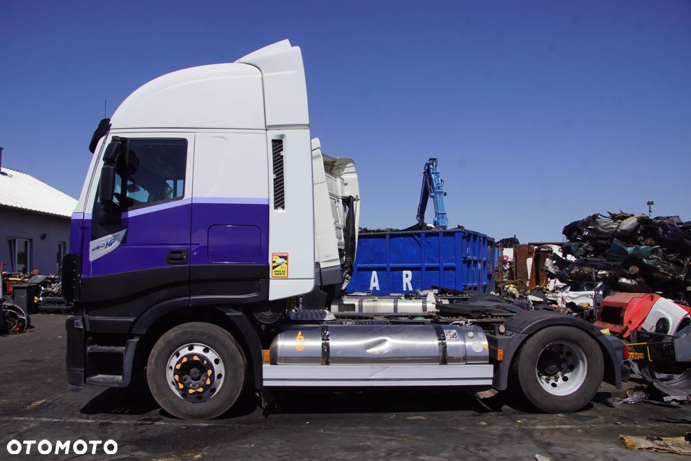 Pojazd na części - Iveco Stralis NP 460 11.1 F3HFE601A 12TX1810TO IC194 2018R Silnik Skrzynia Drzwi Maska Błotnik Nadkole Lampa Lusterko Klamka Szyba Siodło Kabina Deska Kokpit Sterownik Moduł Czujnik Licznik Panel Kierownica - 8