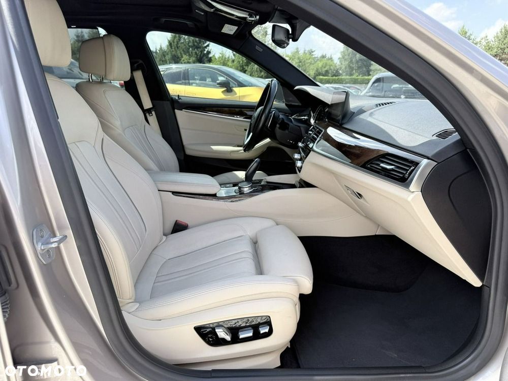 BMW Seria 5 530i Luxury Line - 16