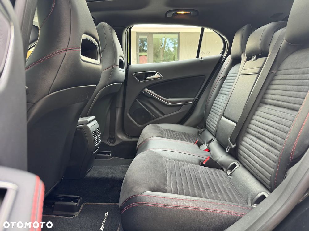 Mercedes-Benz GLA 250 4Matic 7G-DCT AMG Line - 31