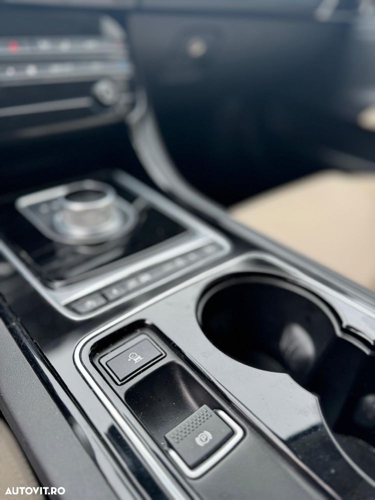 Jaguar XE 20d Aut. Portfolio - 27