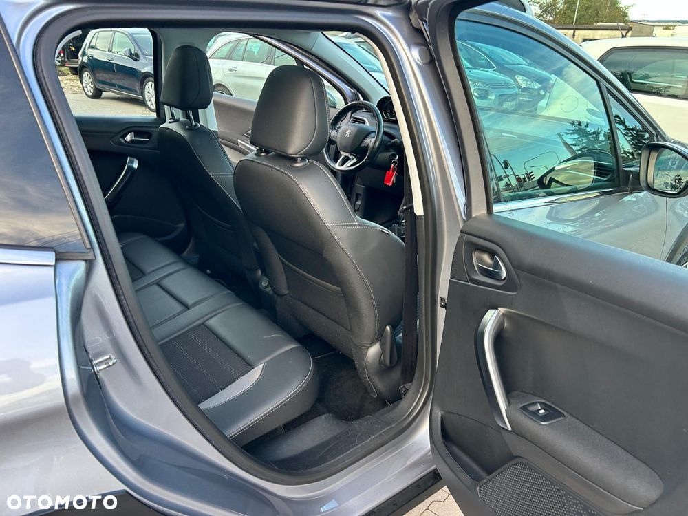Peugeot 2008 1.2 Pure Tech GPF Allure S&S EAT6 - 25