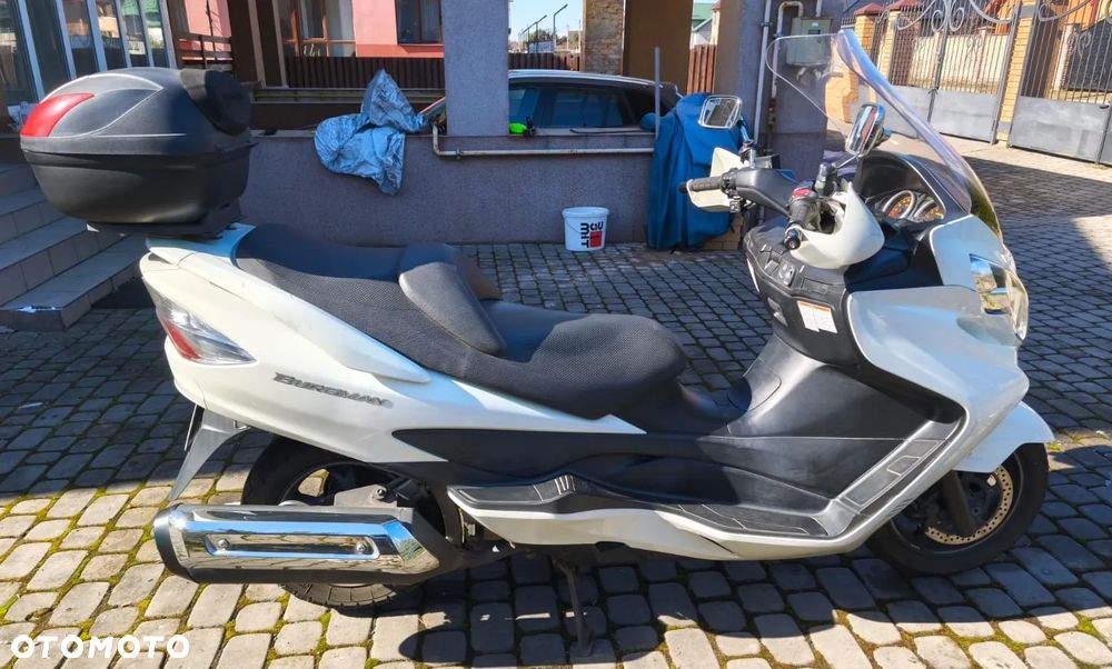 Suzuki Burgman - 4