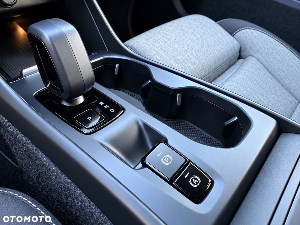 Volvo XC 40 B3 B DKG Plus Dark - 18