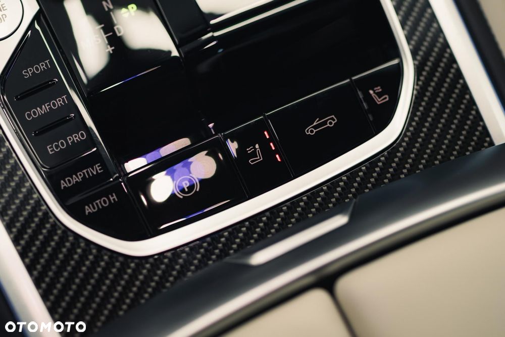 BMW Seria 8 M850i xDrive - 32