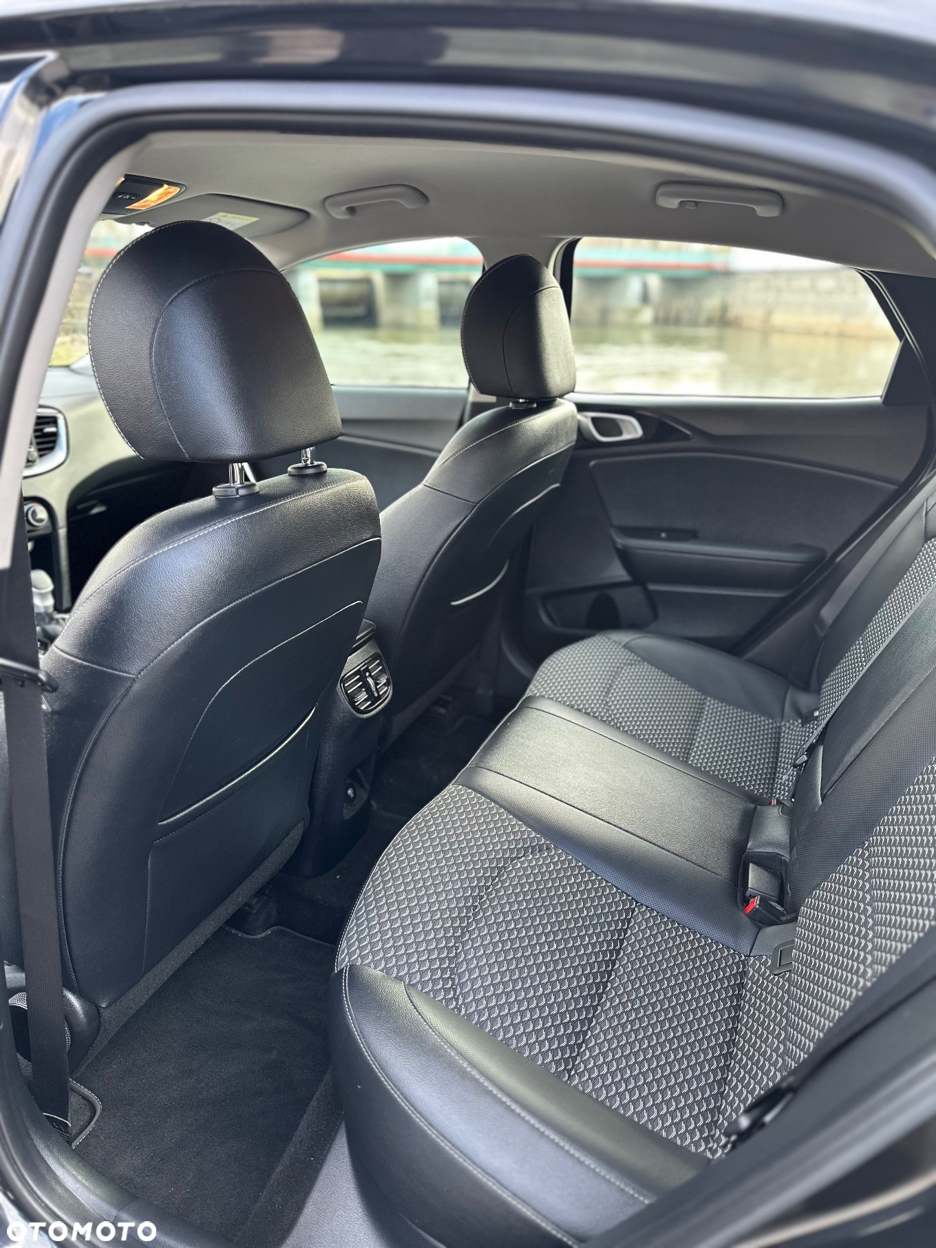 Kia XCeed 1.5 T-GDI L Business Line DCT - 25