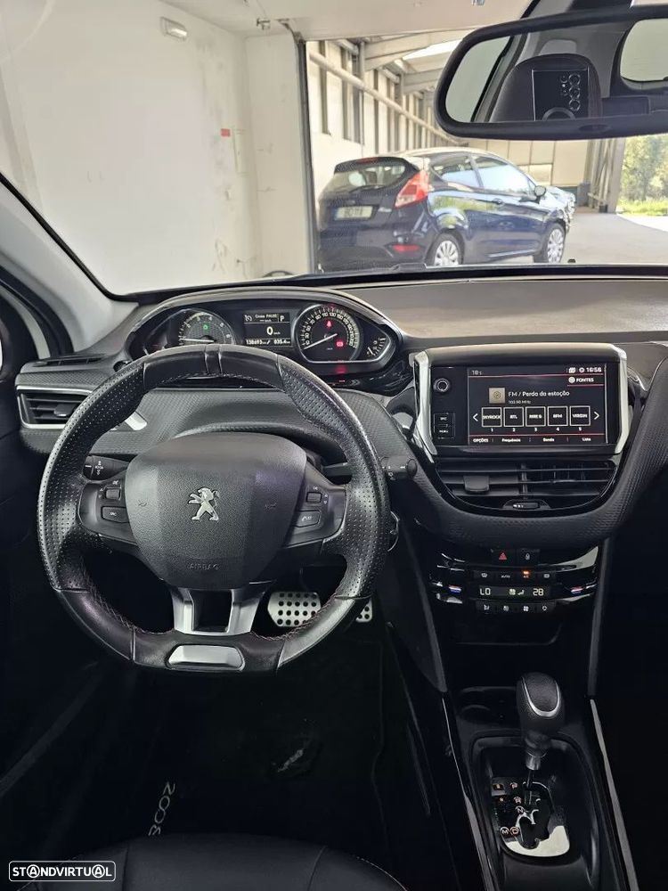 Peugeot 2008 1.2 PureTech GT Line EAT6 - 33