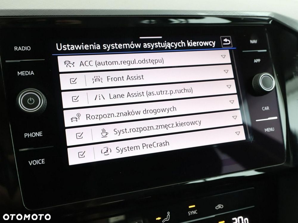 Volkswagen Passat Variant 2.0 TDI SCR DSG 4Motion Business - 26