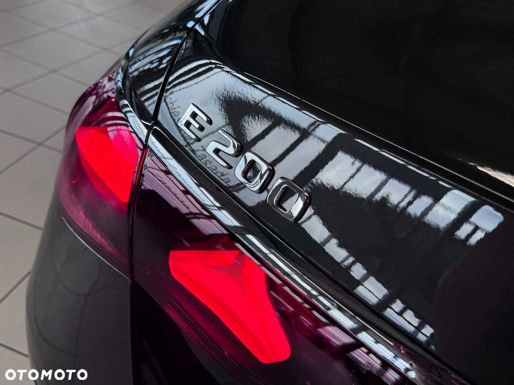 Mercedes-Benz Klasa E 200 mHEV 4-Matic AMG 9G-Tronic - 8