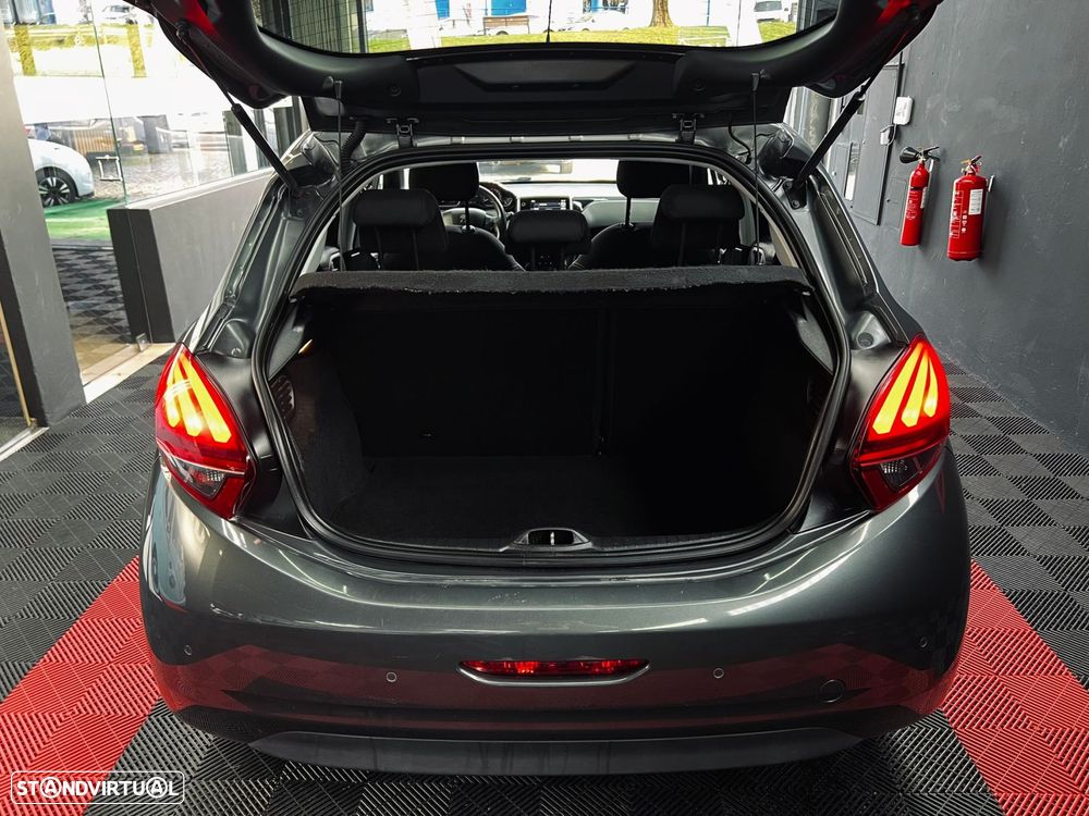 Peugeot 208 1.2 VTi SE Style - 24