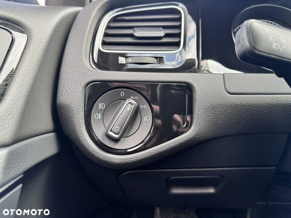 Volkswagen Golf - 25