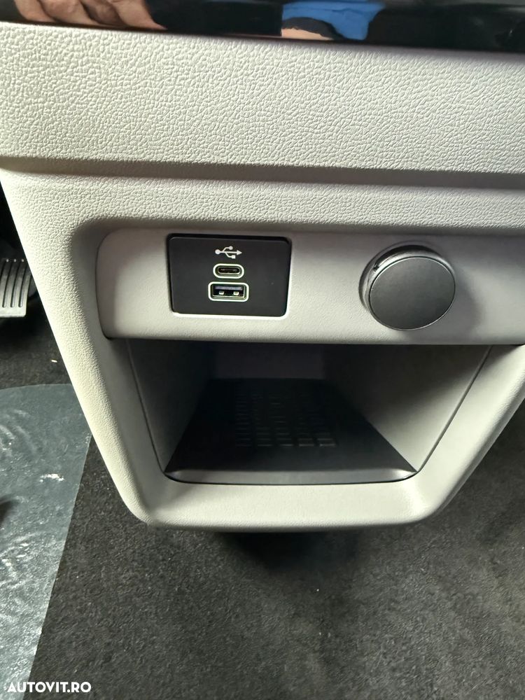 Ford Tourneo Custom - 24