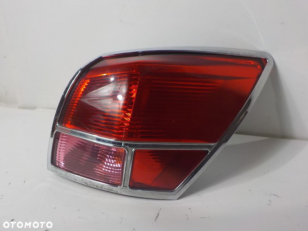 NISSAN QASHQAI J10 LAMPA PRAWA TYŁ TYLNA - 2