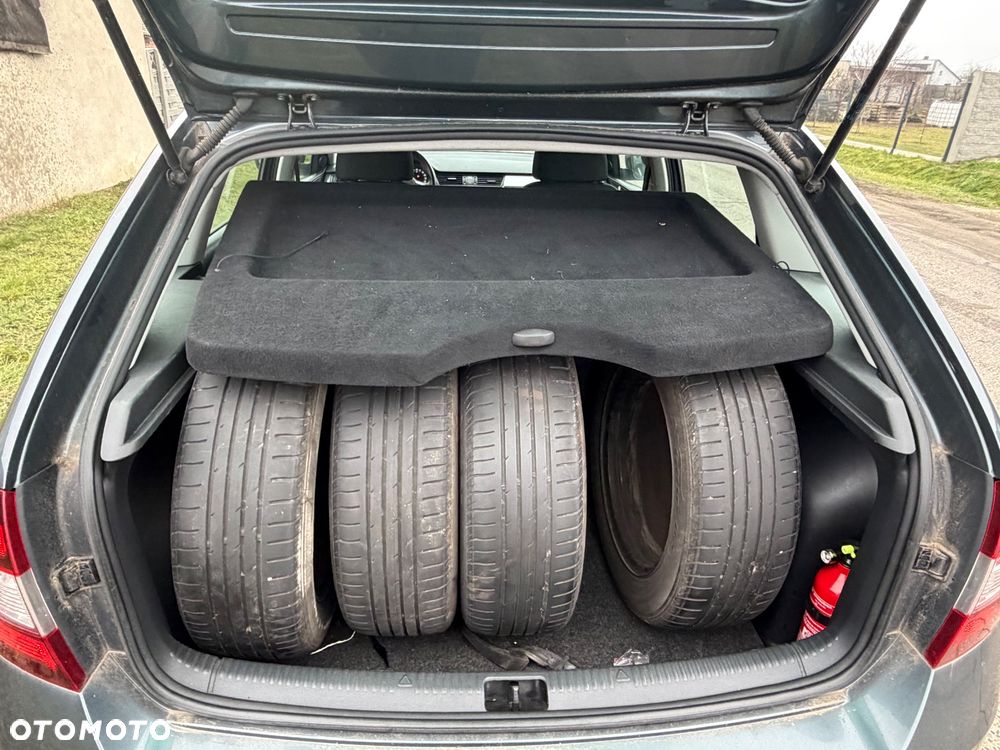 Skoda RAPID 1.2 TSI Style Plus - 25