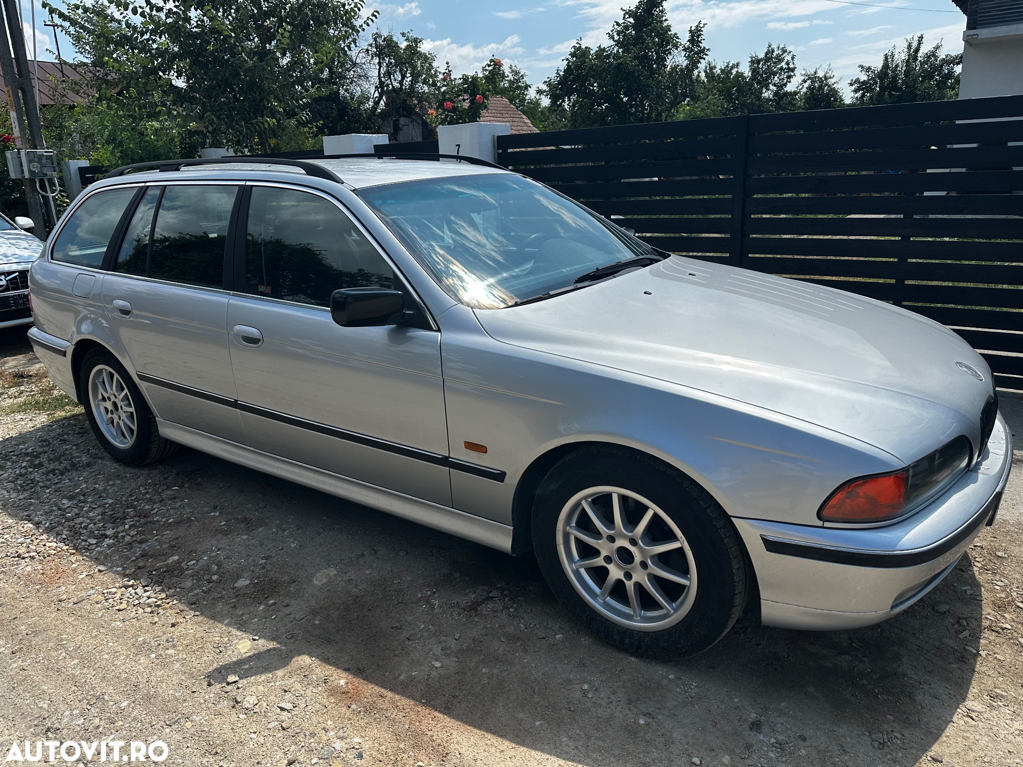 BMW Seria 5 523i Touring - 3
