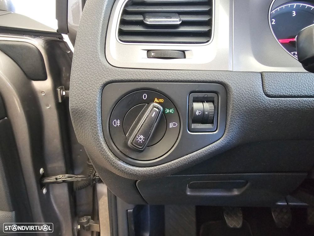 VW Golf 1.6 TDI Confortline - 14