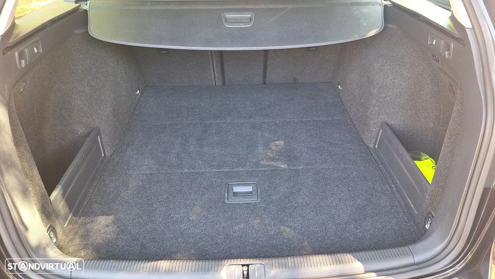 VW Passat Variant 1.6 TDI Edition Con.BM - 10