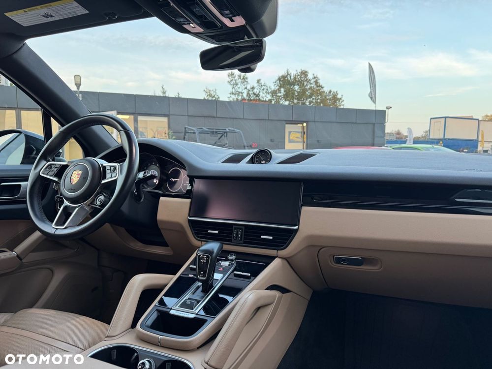 Porsche Cayenne - 19