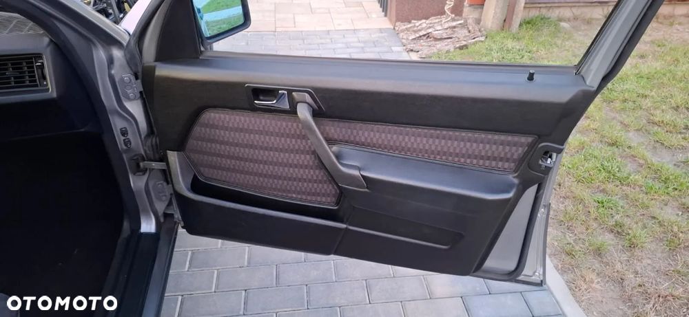 Mercedes-Benz W201 (190) - 18