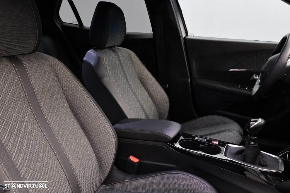 Peugeot 2008 1.2 PureTech Allure - 18