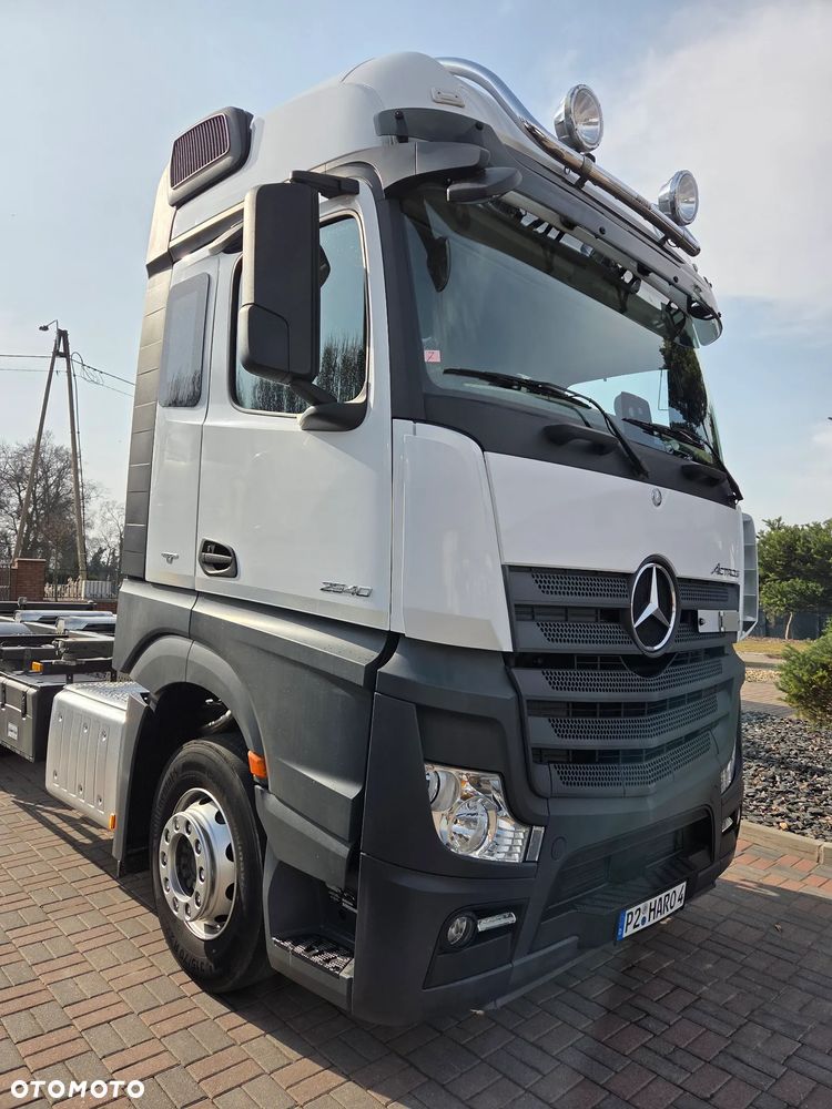 Mercedes-Benz Actros - 3