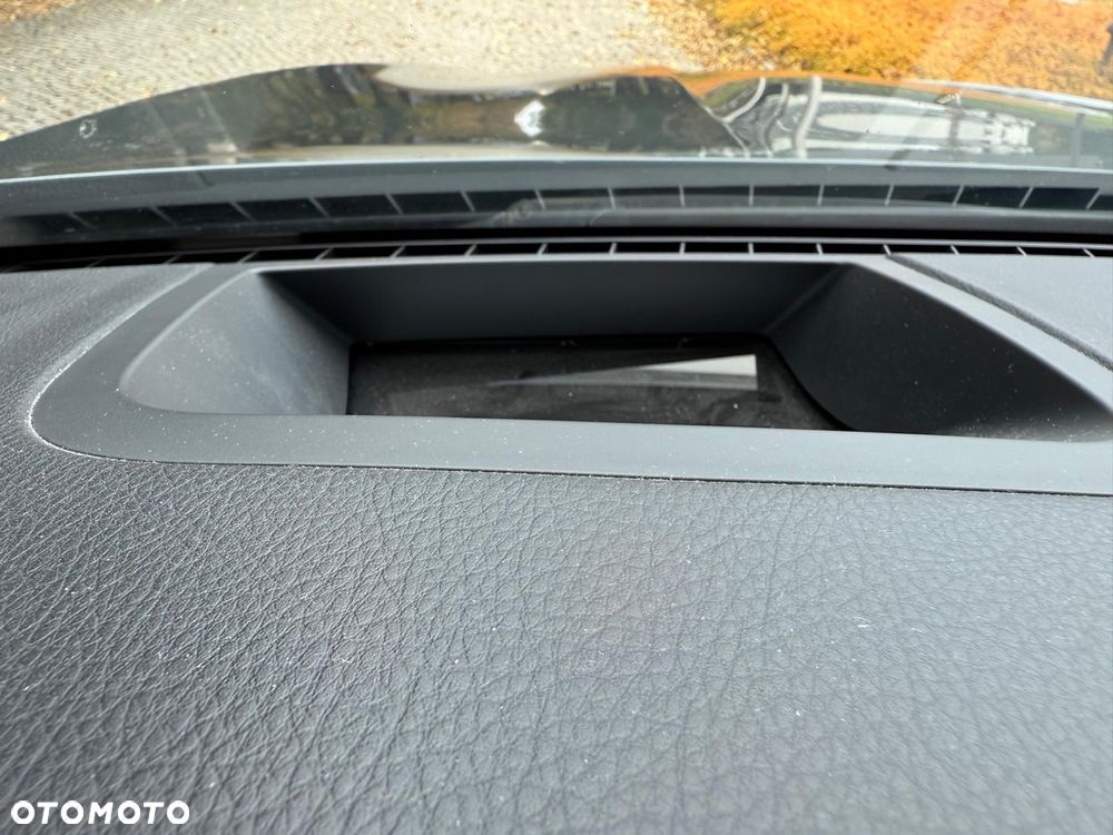 BMW Seria 5 528i Sport-Aut - 9