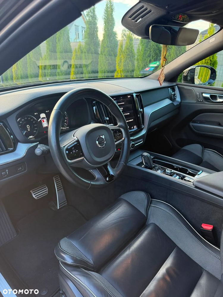 Volvo XC 60 B5 D AWD R-Design - 18
