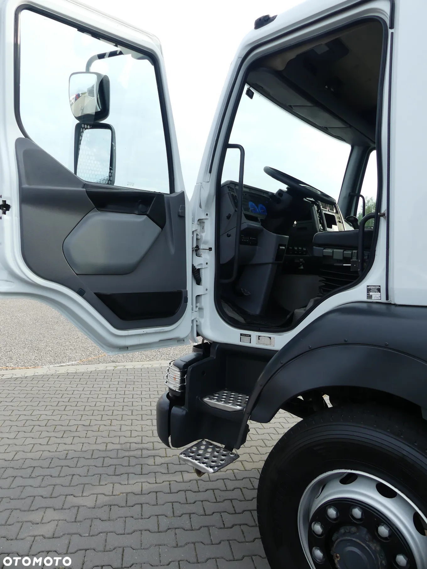 Renault MIDLUM 180  4x4 / WYWROTKA + HDS HIAB SKŁADANY W Z / - 17