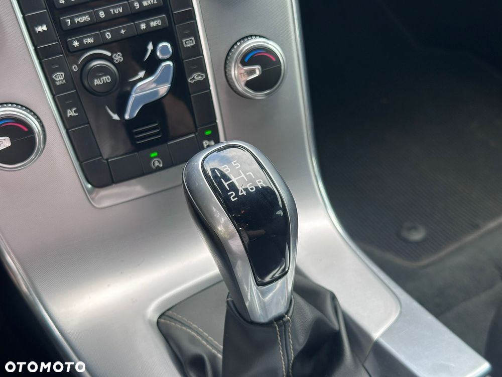Volvo V60 D2 Summum - 19