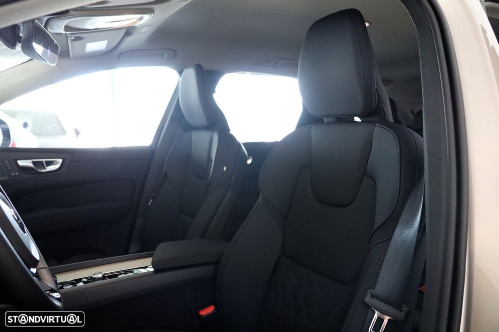 Volvo XC 60 2.0 T6 PHEV Plus Dark AWD - 9