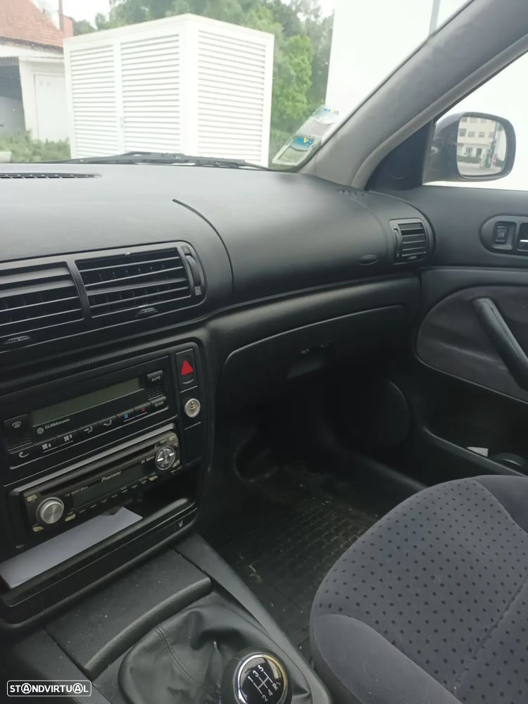 VW Passat Variant - 4