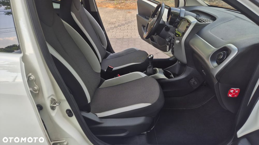 Toyota Aygo x-play - 20